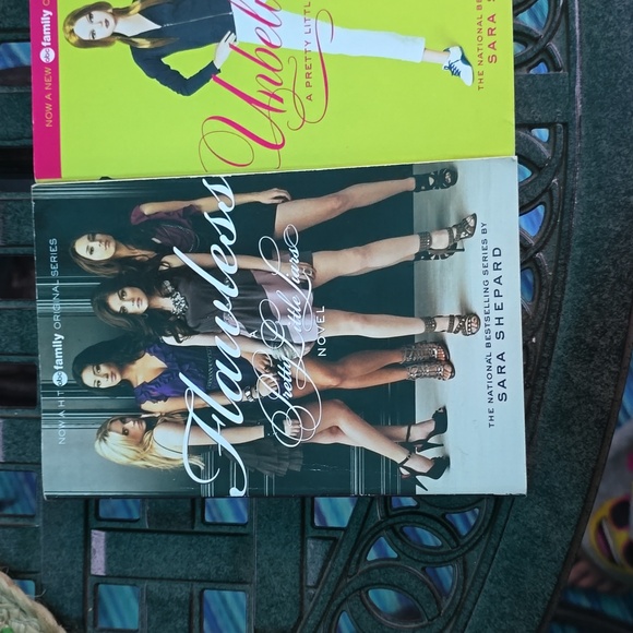 3 books from Prettt Little Liars novel Unbelievable, Flawless & Perfect - Picture 7 of 8